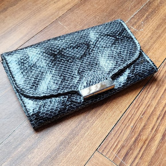 Avon Faux Snakeskin Tri-Fold Wallet - Picture 1 of 16
